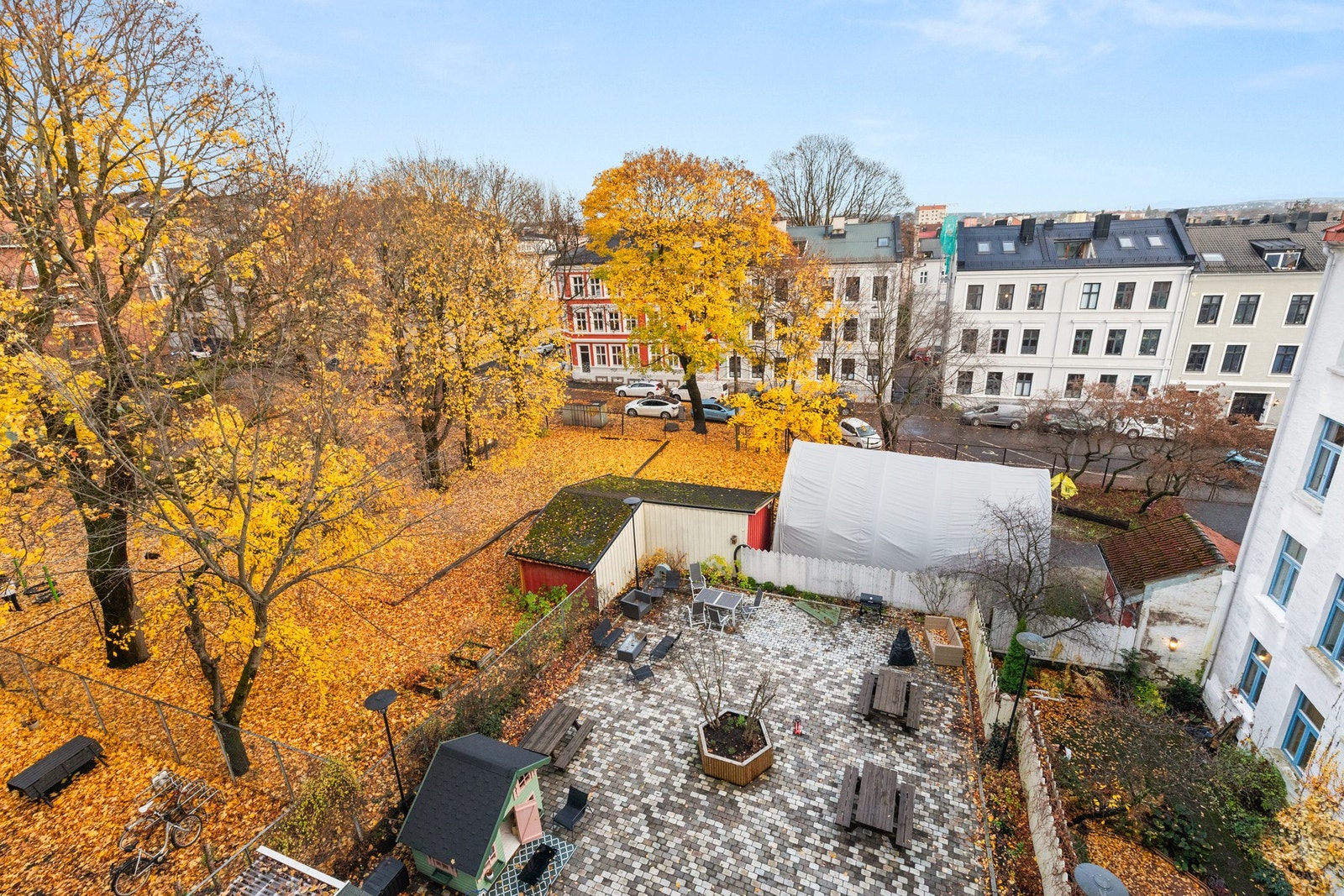 Utsikt fra svalgang. Galleribilde