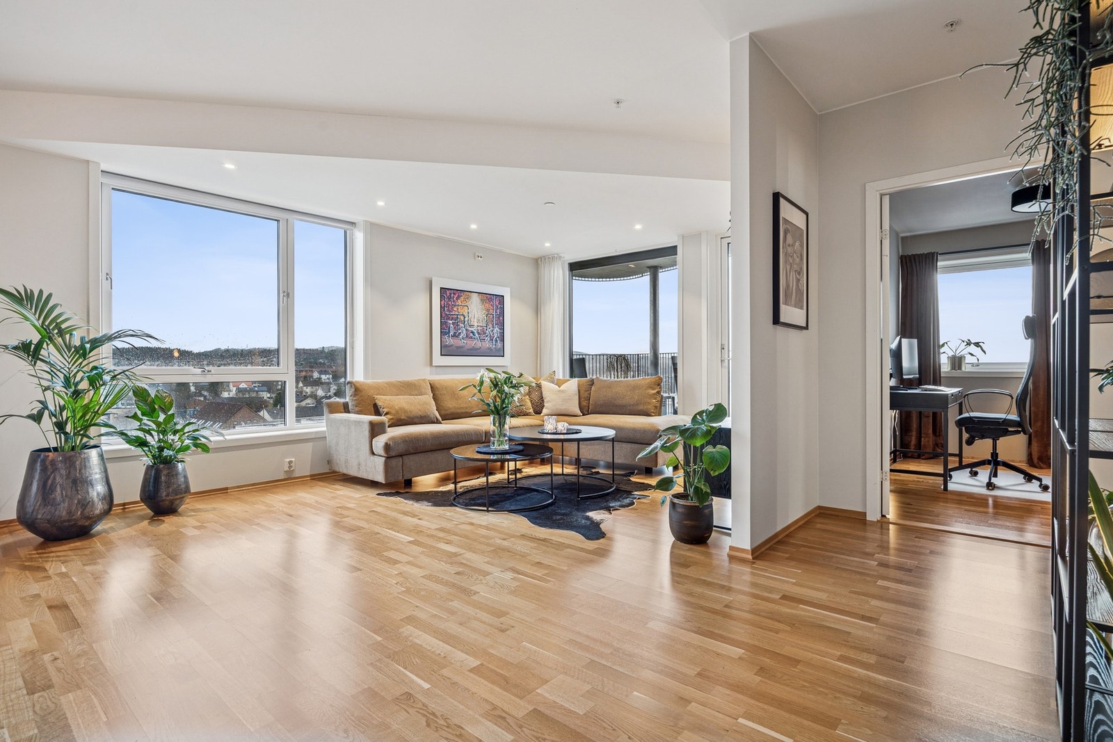 Det er også balansert ventilasjon med varmegjenvinning, noe som bidrar til et godt inneklima og redusert strømforbruk. Galleribilde