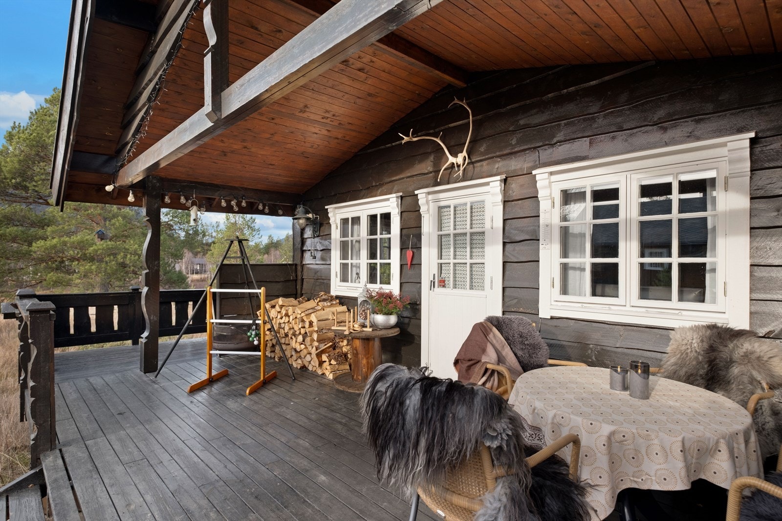 Notar ved Tobias Skodje har den glede av å presentere Lysbakkenvegen 42. Galleribilde