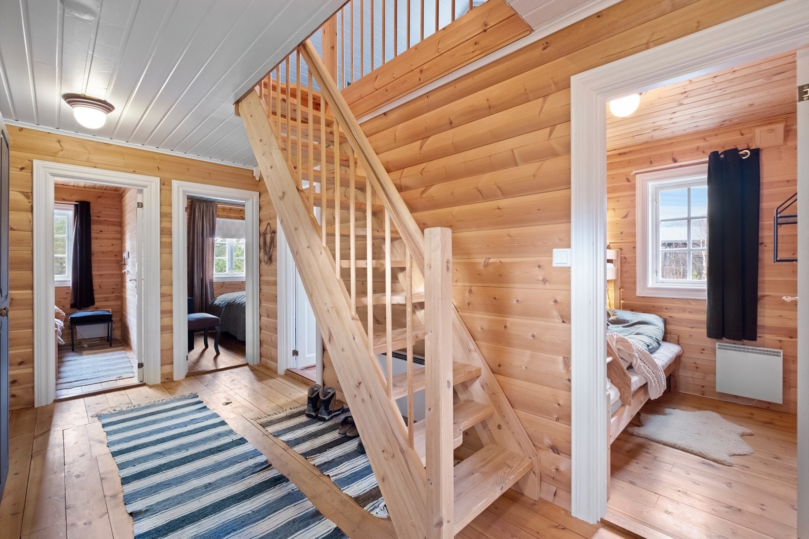 Trapp opp til hems. Galleribilde