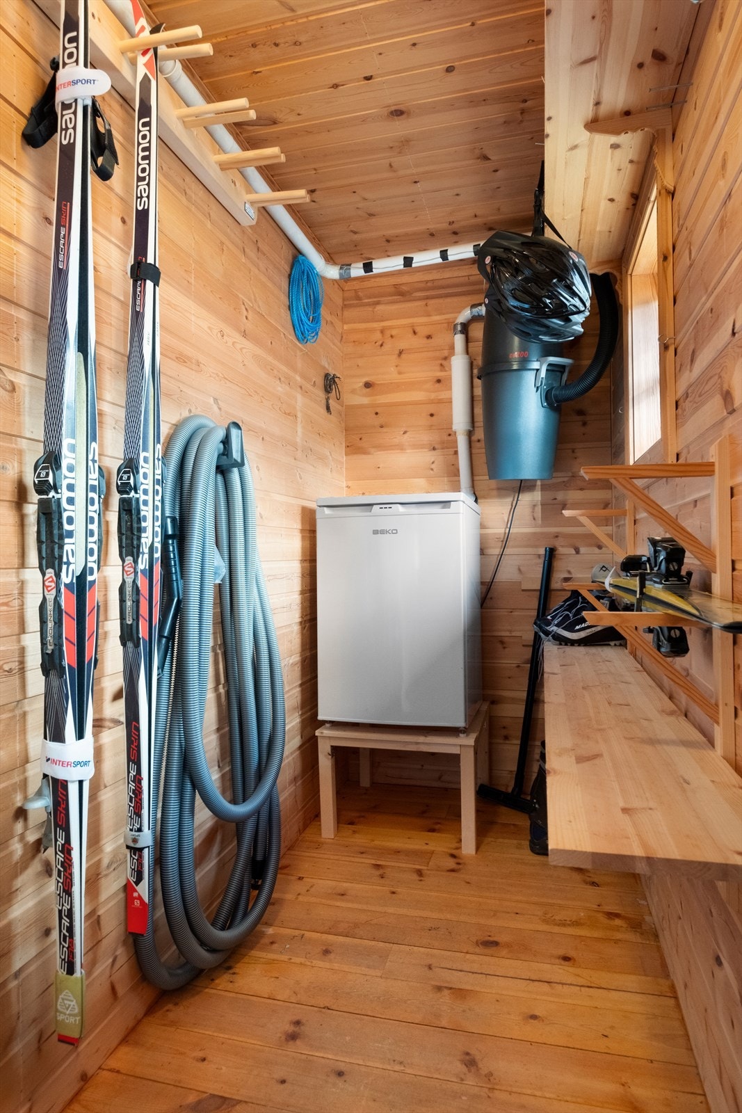 Praktisk innvendig bod med sentralstøvsuger. Galleribilde