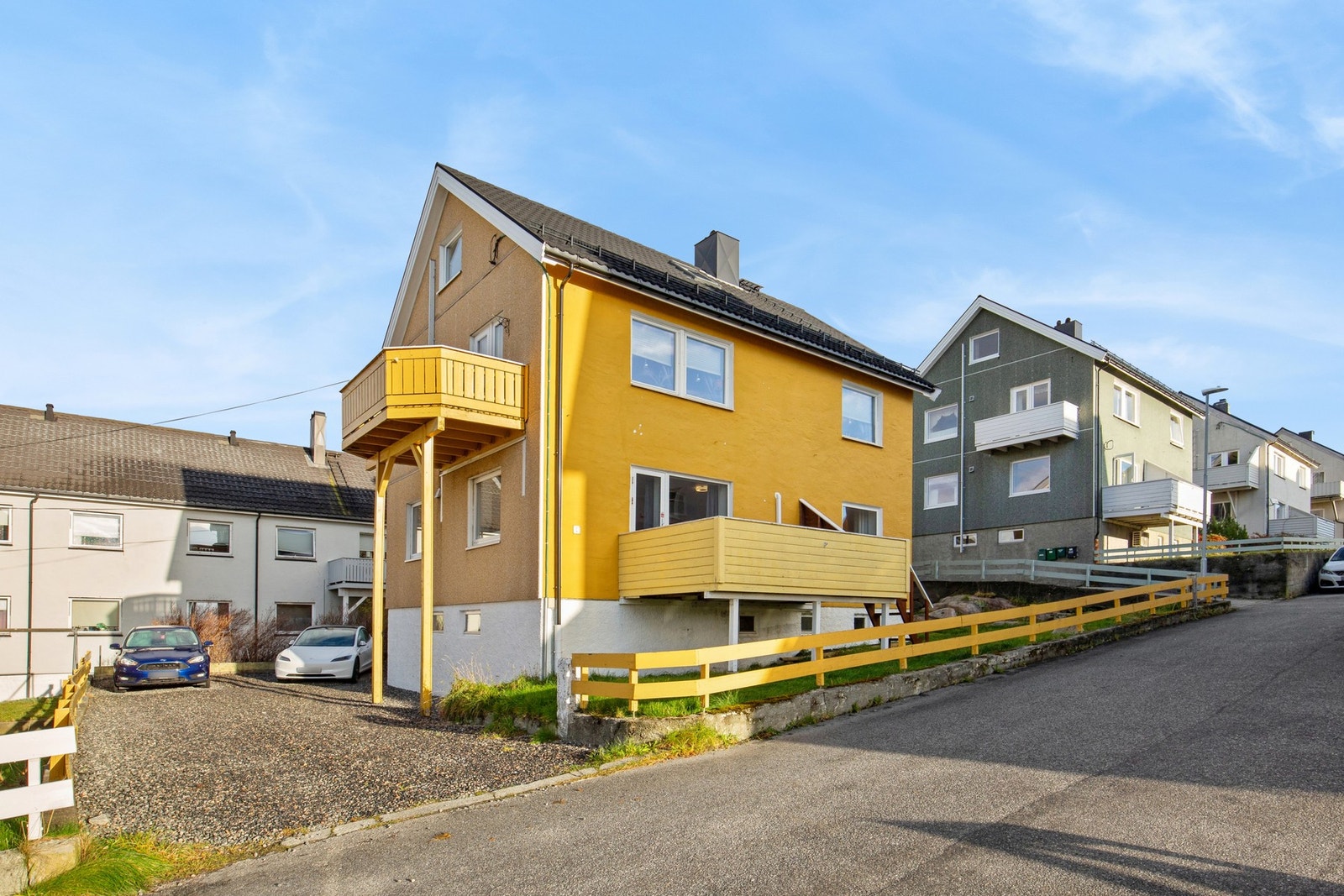 Fasade - Tak skiftet i 2021 og malt utvendig. Galleribilde