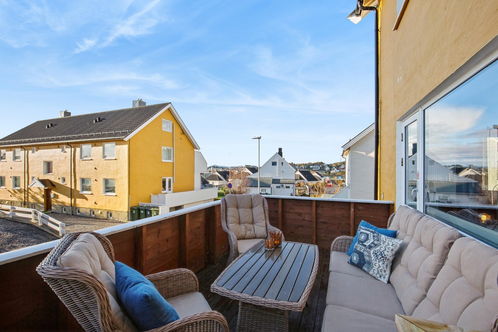 Leiligheten ligger i 1. etasje i en tomannsbolig Galleribilde