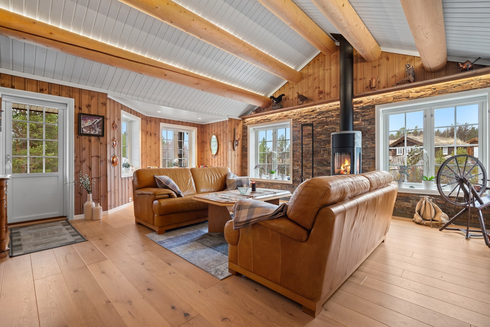 Alle rom har parkett på gulv med vannbåren gulvvarme. Galleribilde