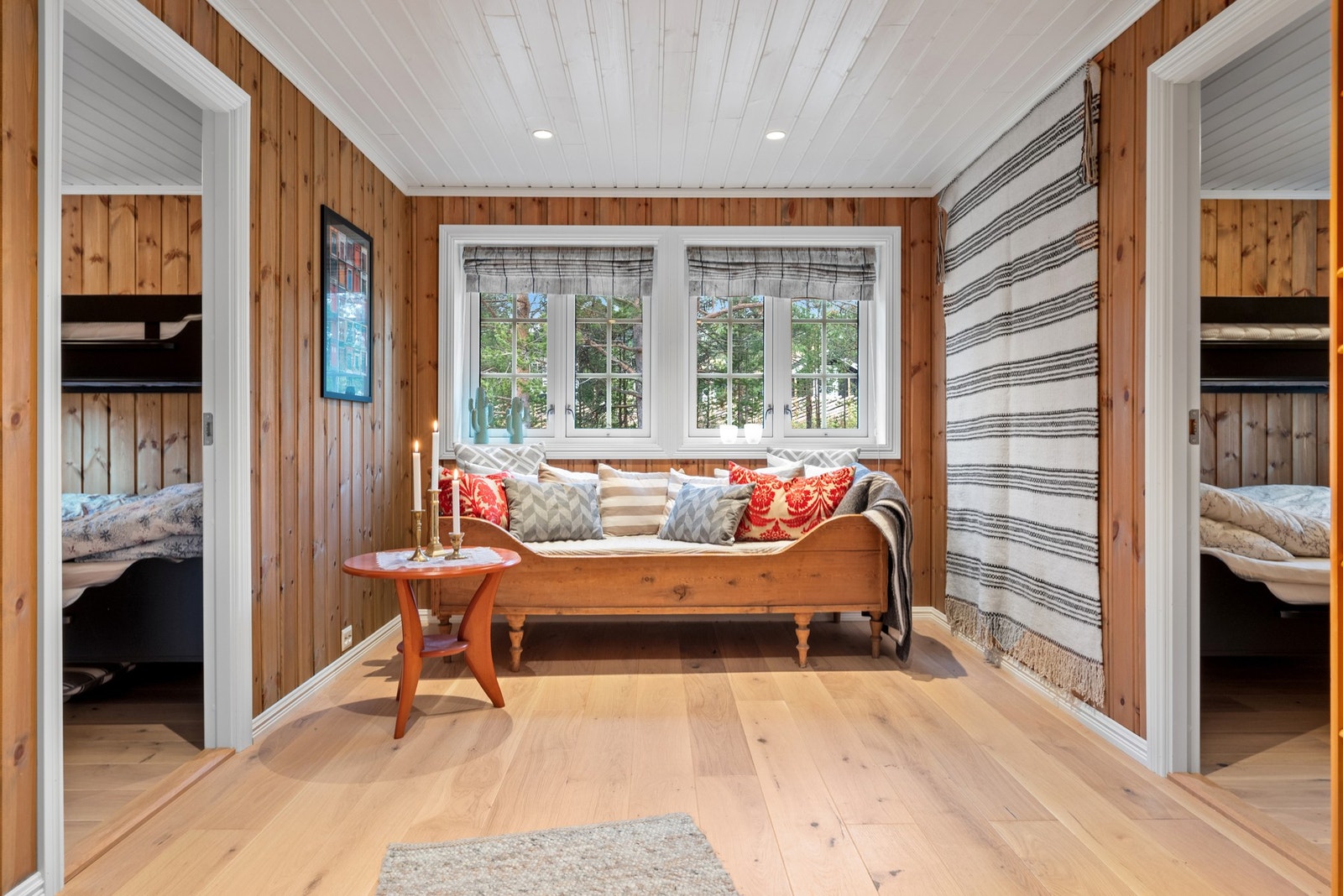 Romslig gang/tv-stue. Galleribilde