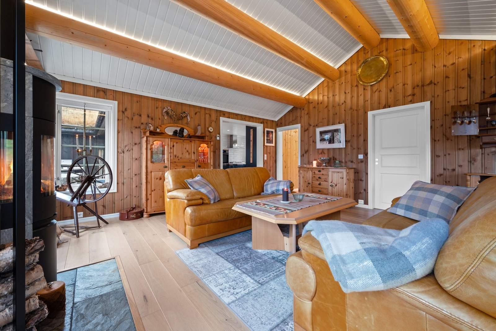 Stua gir rom for flere gode møbleringsmuligheter. Galleribilde