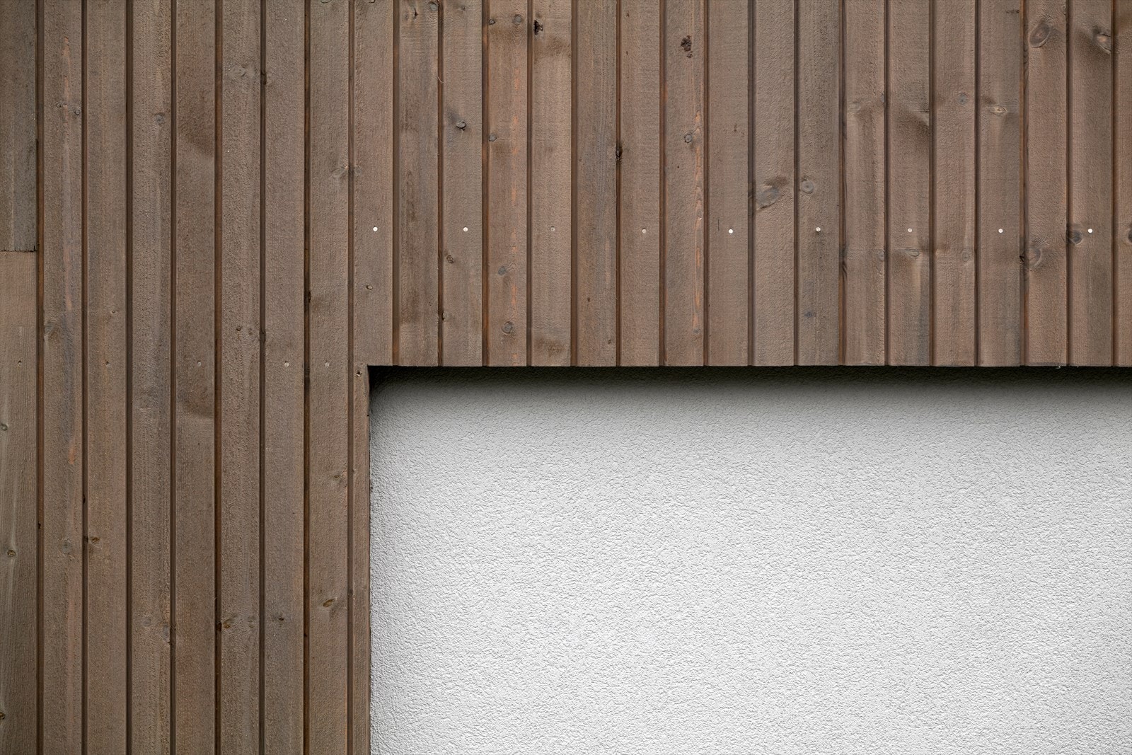 Boligen har vedlikeholdsfri Royalkledning og alle beslag i aluminium Galleribilde