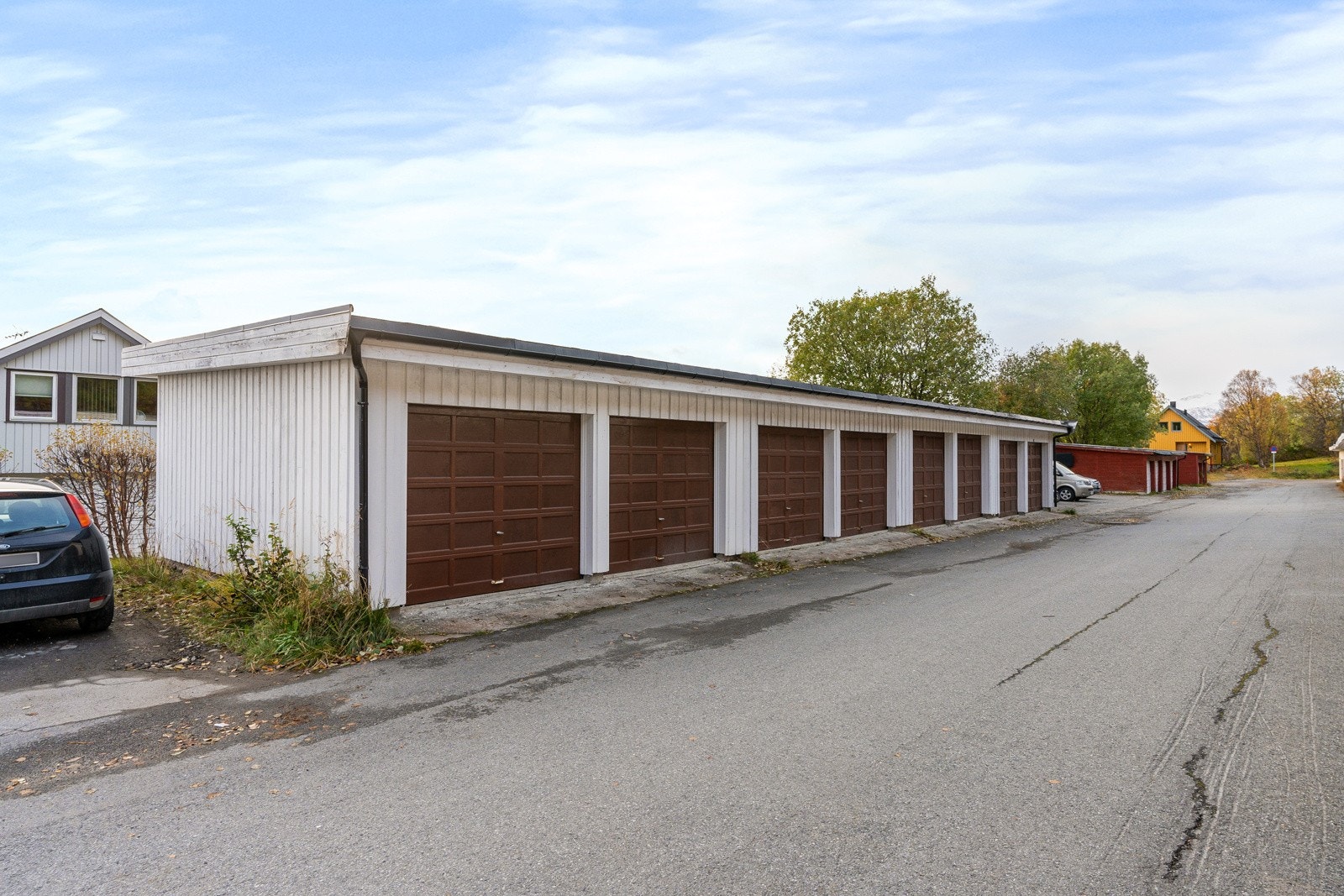 Parkering i garasje. Galleribilde