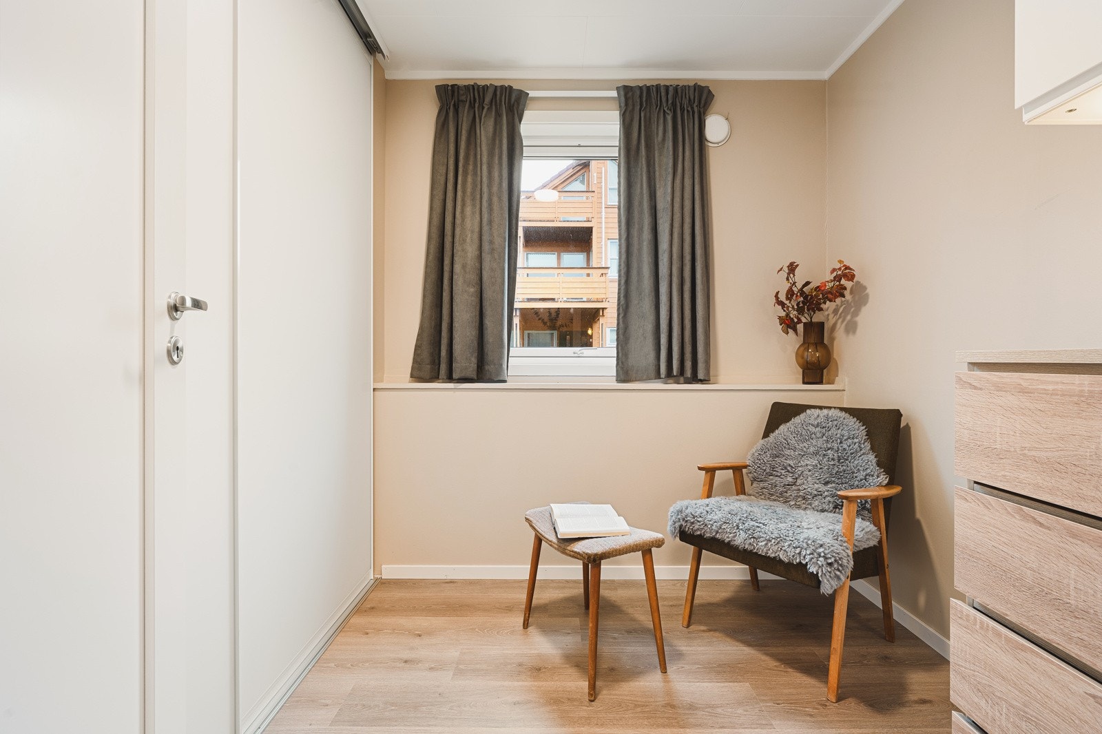 Soverom 2 passer utmerket til barnerom, gjesterom eller kontor. Galleribilde