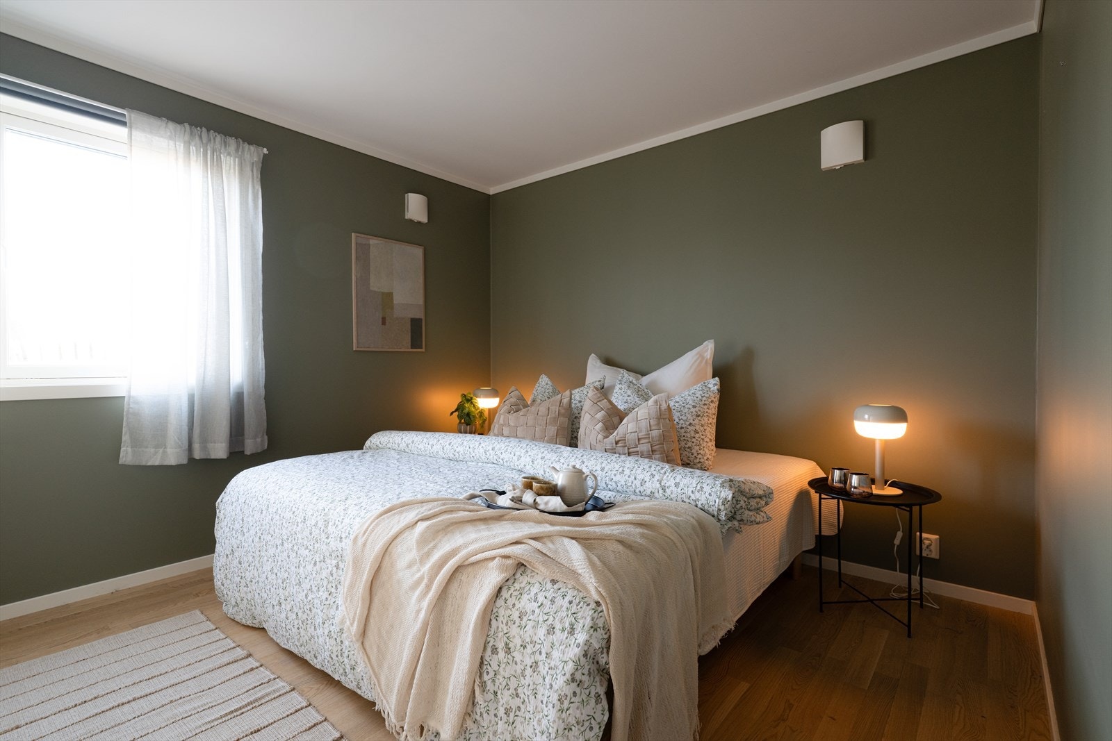 Leiligheten inneholder entré, åpen stue- og kjøkkenløsning, to soverom, bad og eget vaskerom. Galleribilde