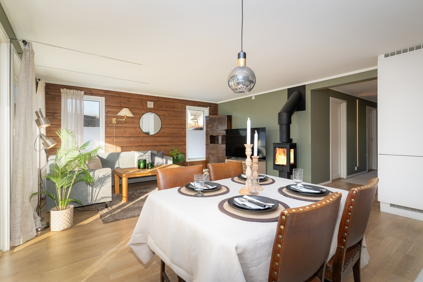 Velkommen til Borgestad! Her finner du en moderne og lettstelt leilighet fra 2021, med en praktisk planløsning og enkel adkomst. Galleribilde