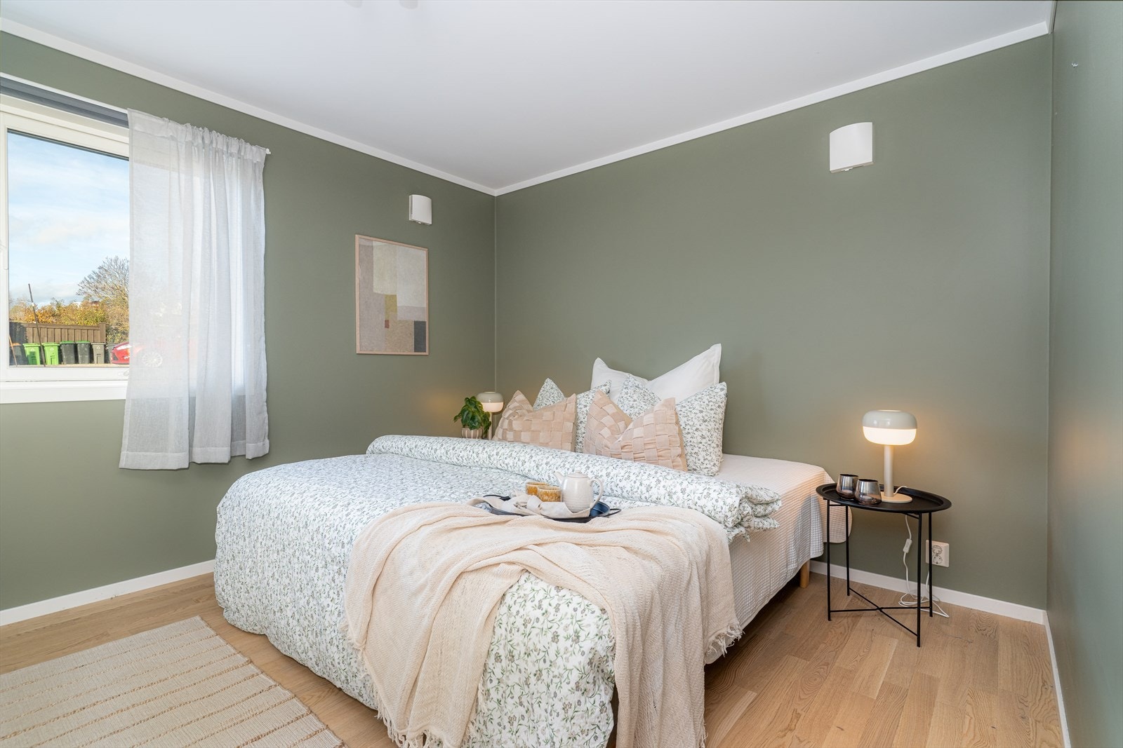 Hovedsoverommet er romslig, og har god plass til dobbeltseng og annet oppbevaringsmøblement etter ønske. Galleribilde