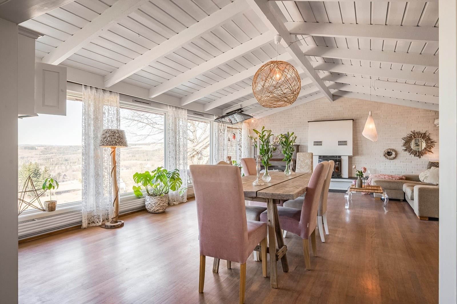 2189-3-1_045.jpg Galleribilde