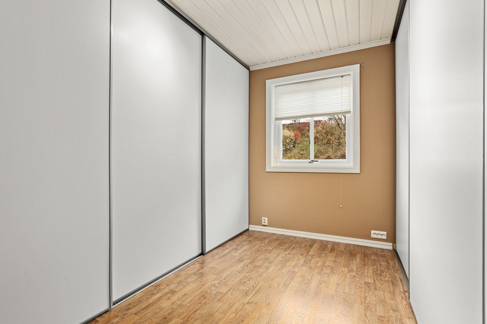 Soverom i 1.etg. som blir brukt som garderoberom i dag. Galleribilde