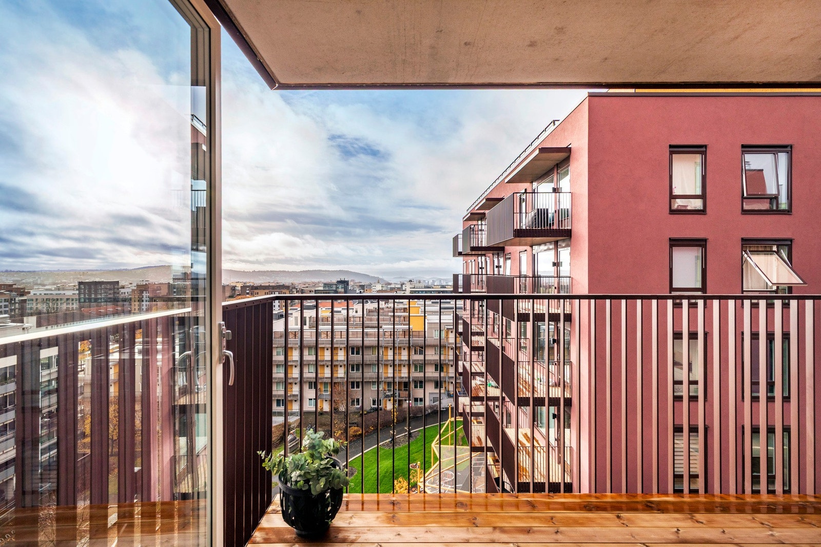 Fra stuen er det utgang til balkong. Galleribilde