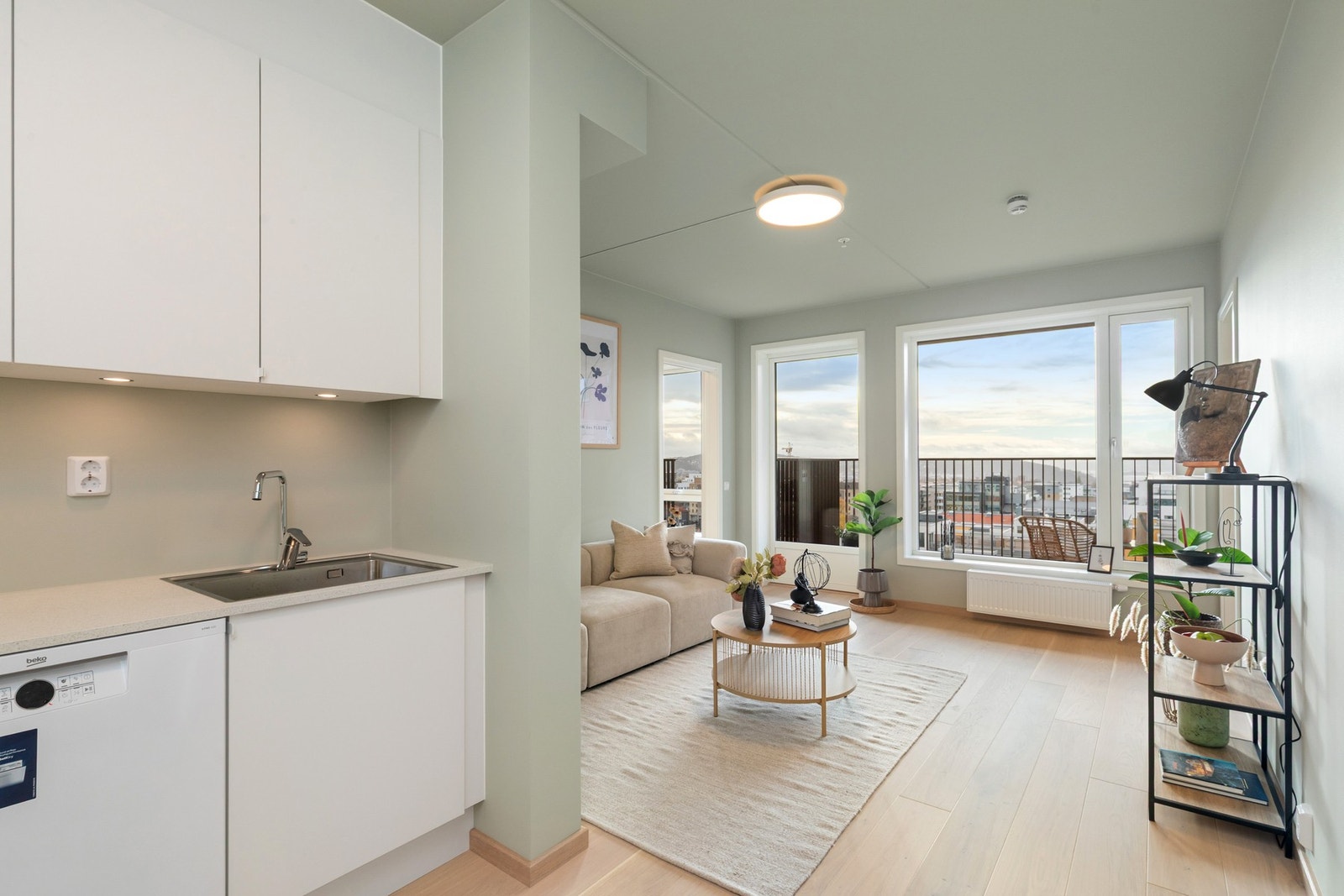 Leilighetens interiørstil er basert på konseptet "Nordisk". Lyst, minimalistisk og funksjonelt. Galleribilde