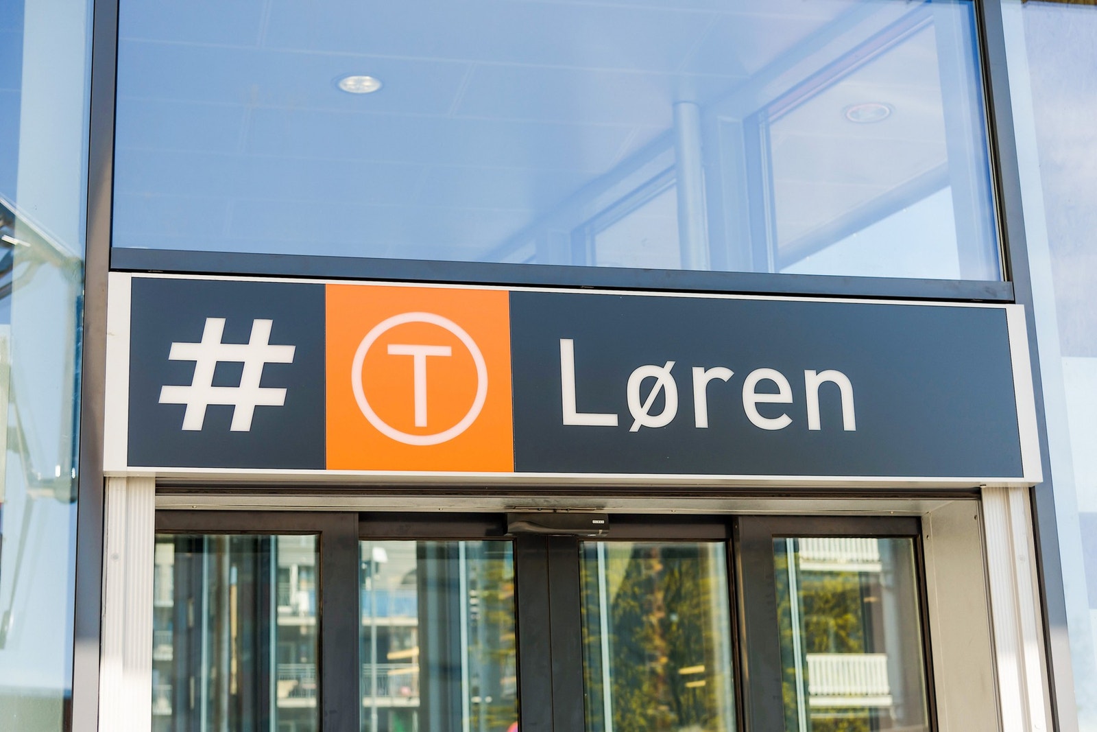 Det er god dekning av kollektivtransport i området med både buss og T-bane. Galleribilde