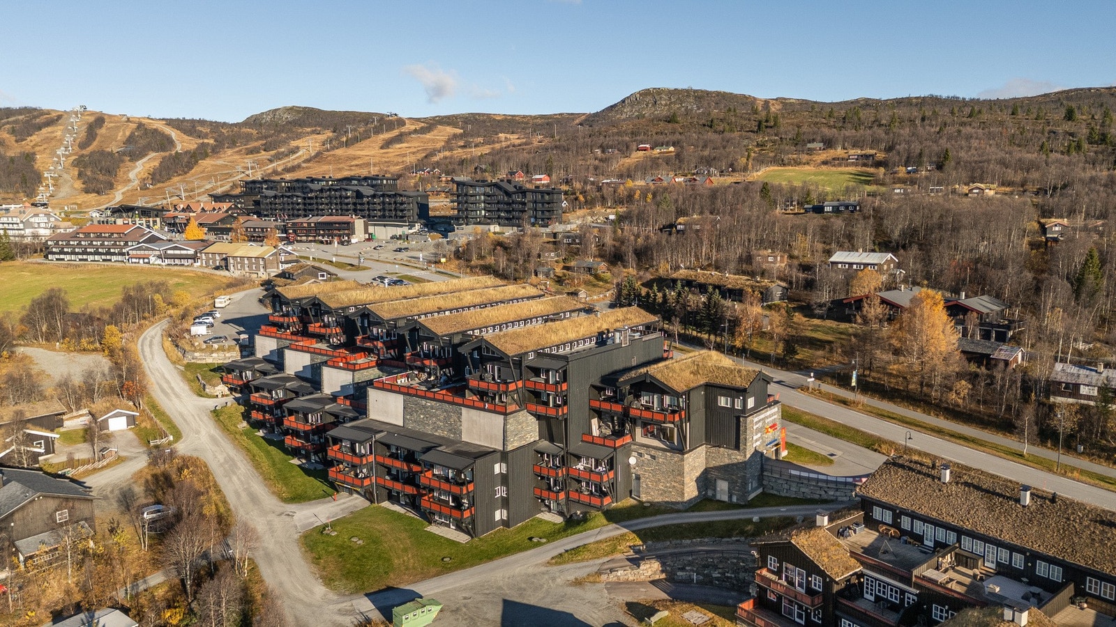 Leiligheten disponerer i tillegg en romslig bod med gode oppbevaringsmuligheter samt biloppstillingsplass i felles garasjeanlegg Galleribilde