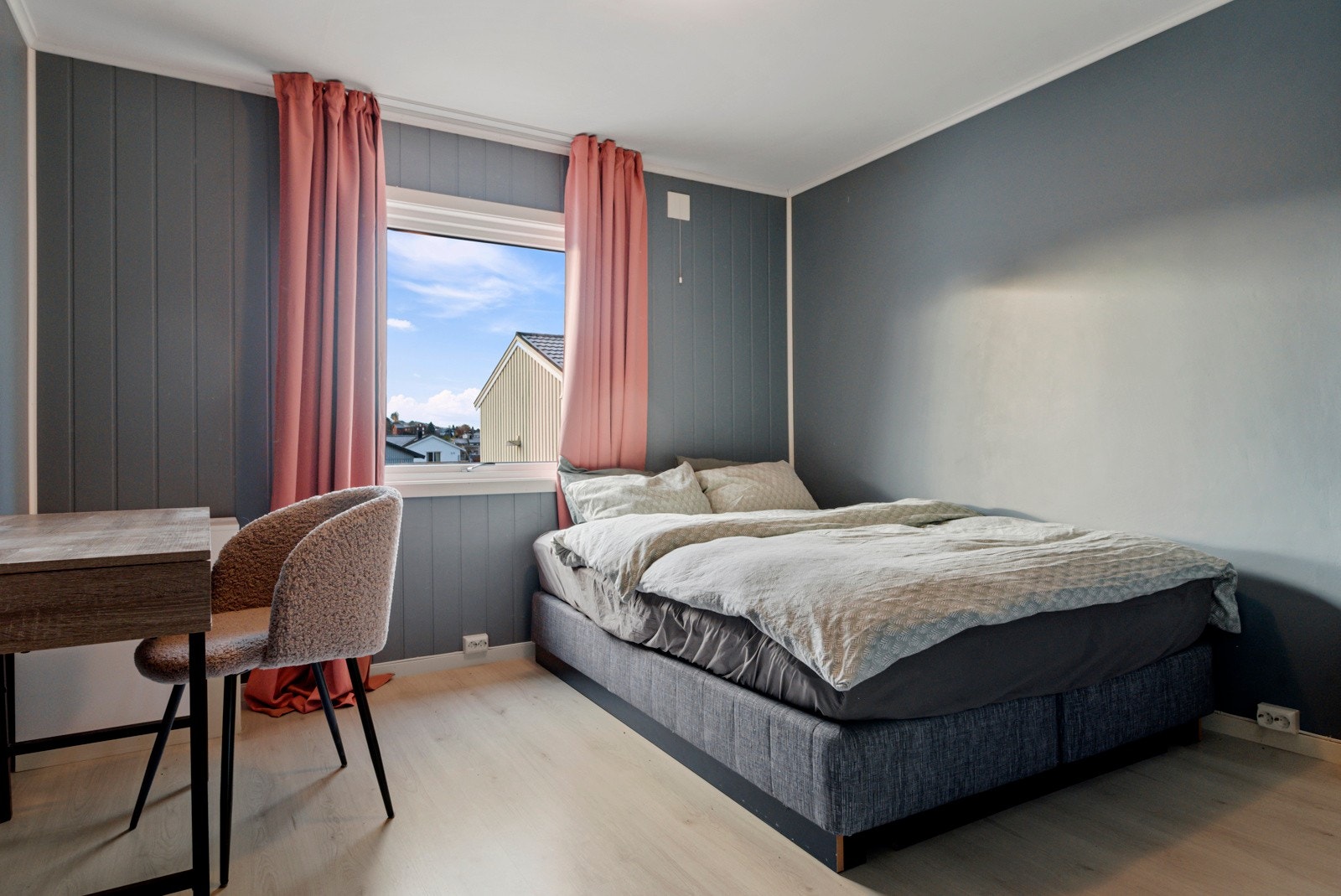 Soverommene er romslige, på hhv 11, 11 og 9m². Galleribilde