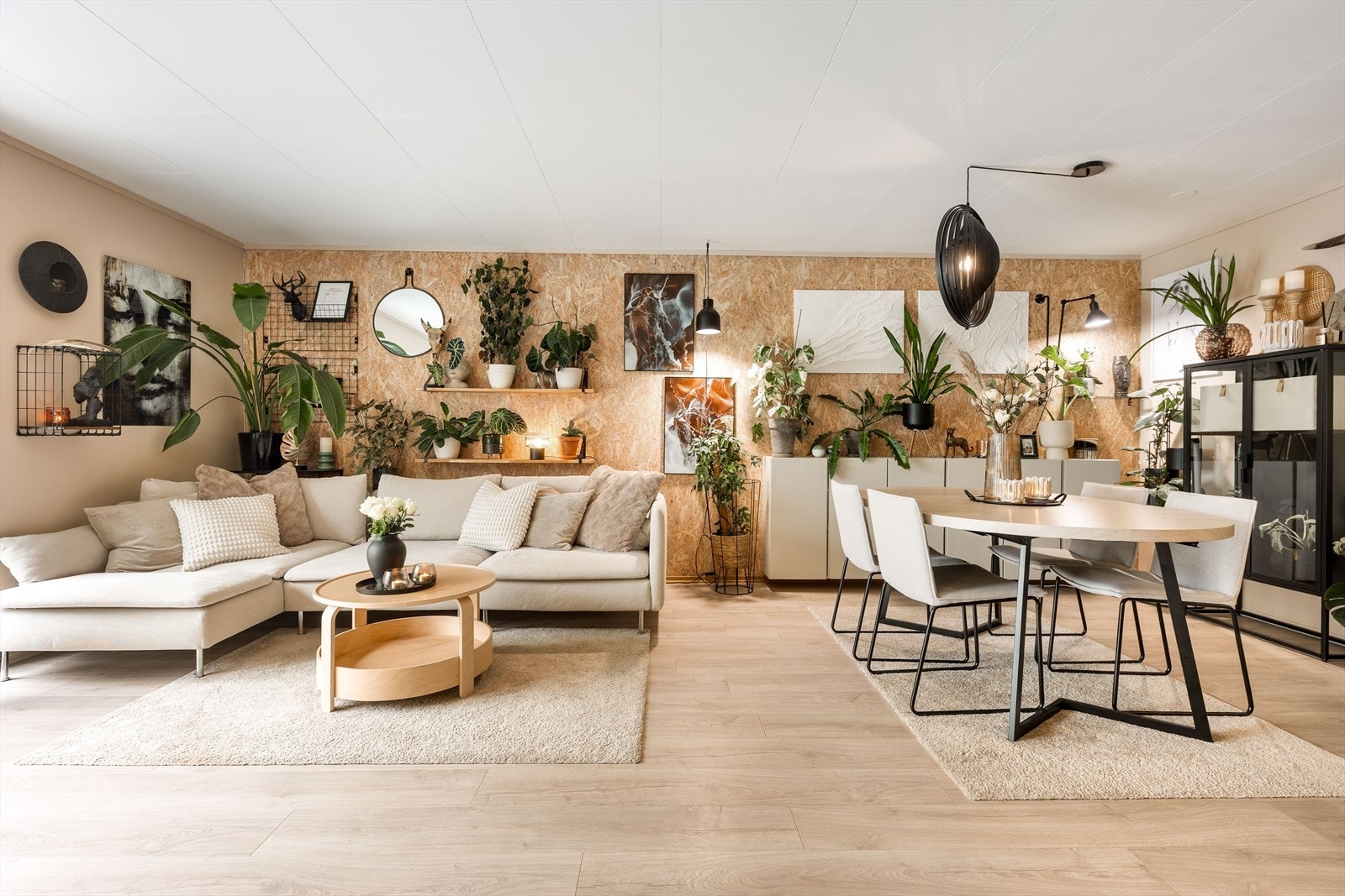 Richard Løyning Arntsen har gleden av å presentere Oscars gate 56! Galleribilde