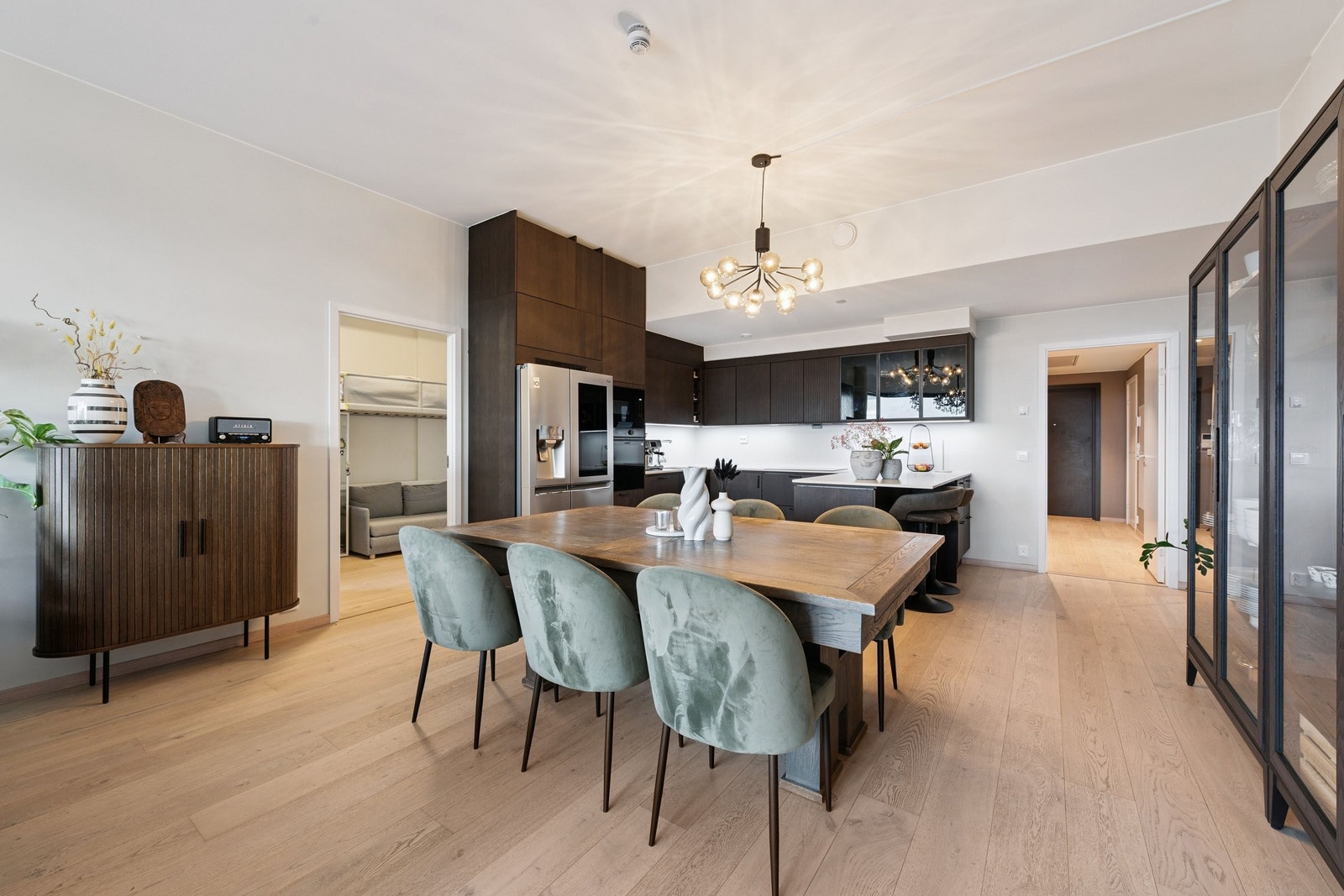 God plass til spisebord Galleribilde