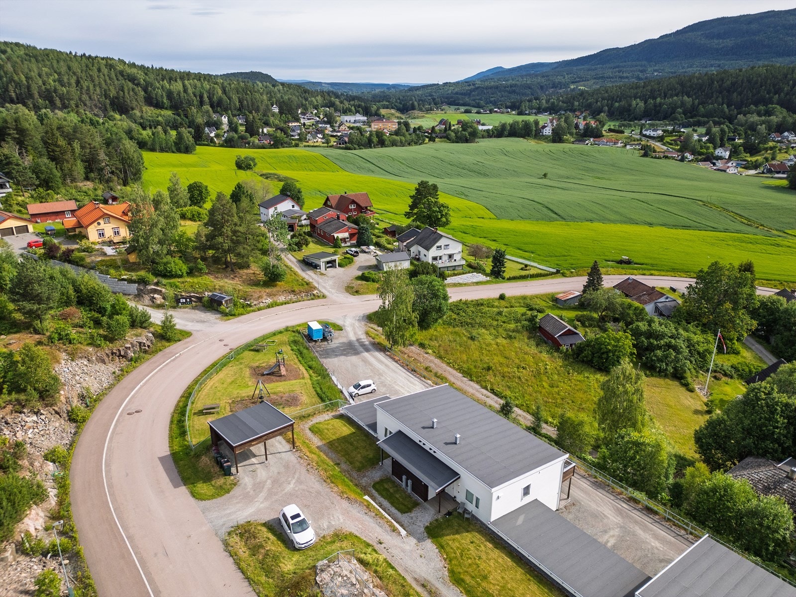 Skotselv ligger ved Drammenselva ca. 1 mil ovenfor Hokksund. Galleribilde