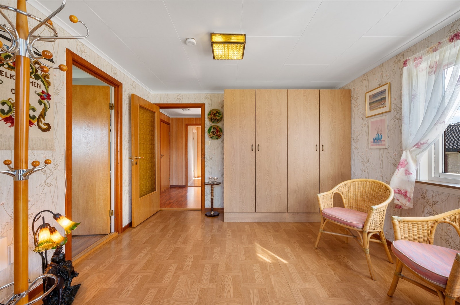 Gang i 1. etasje med plass til sko og yttertøy. Galleribilde