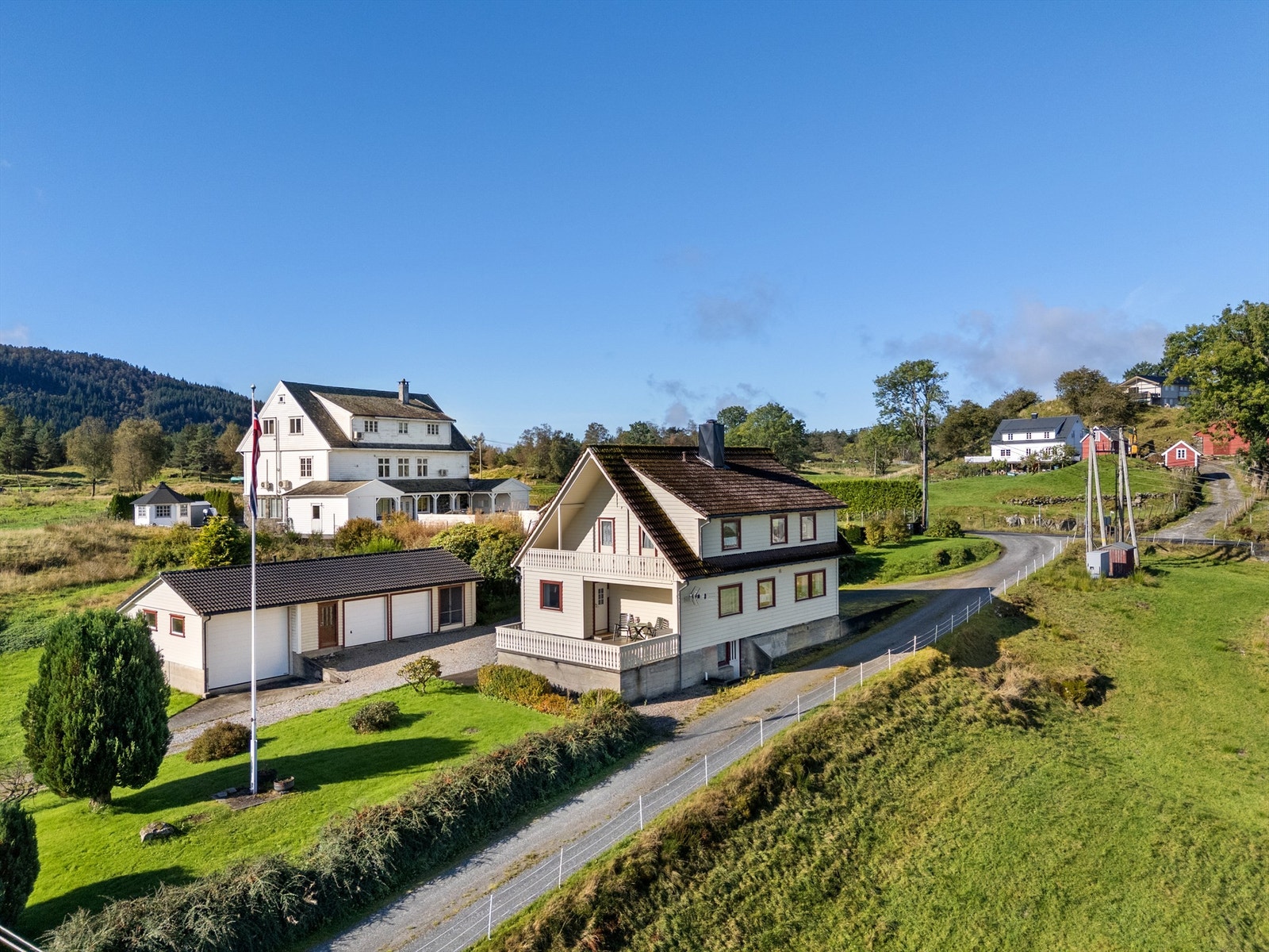 Velkommen til Sævråsvegen 299 presentert av Eiendomsmegler Krogsveen v/ Vaarin Sanden. Galleribilde