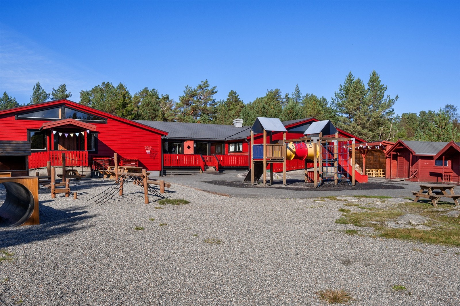 Fra boligen er det få minutters gange til Natås barnehage. Galleribilde