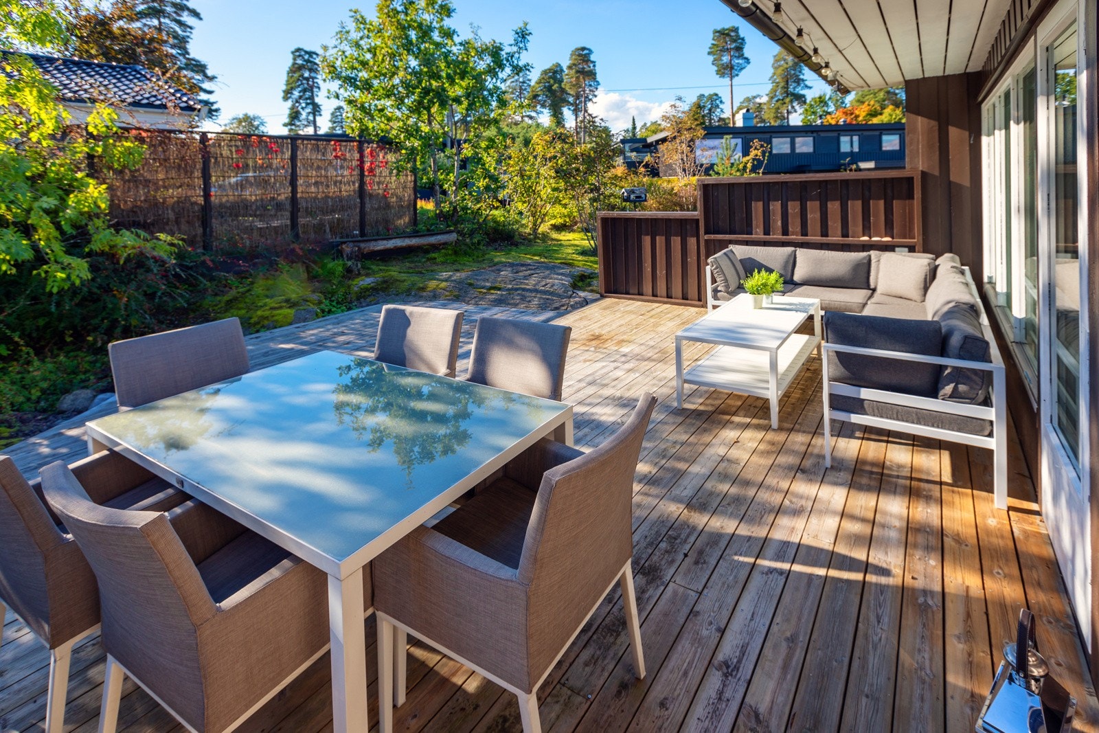 Stor og solrik terrasse Galleribilde