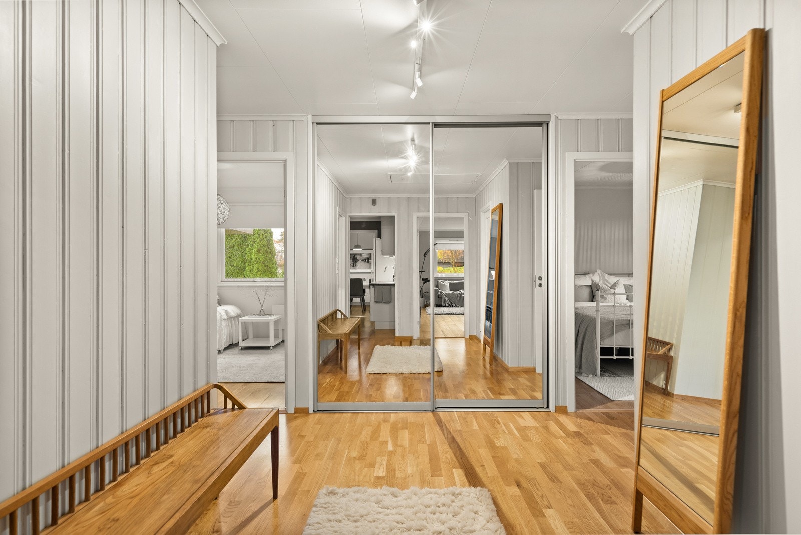 Romslig hall Galleribilde