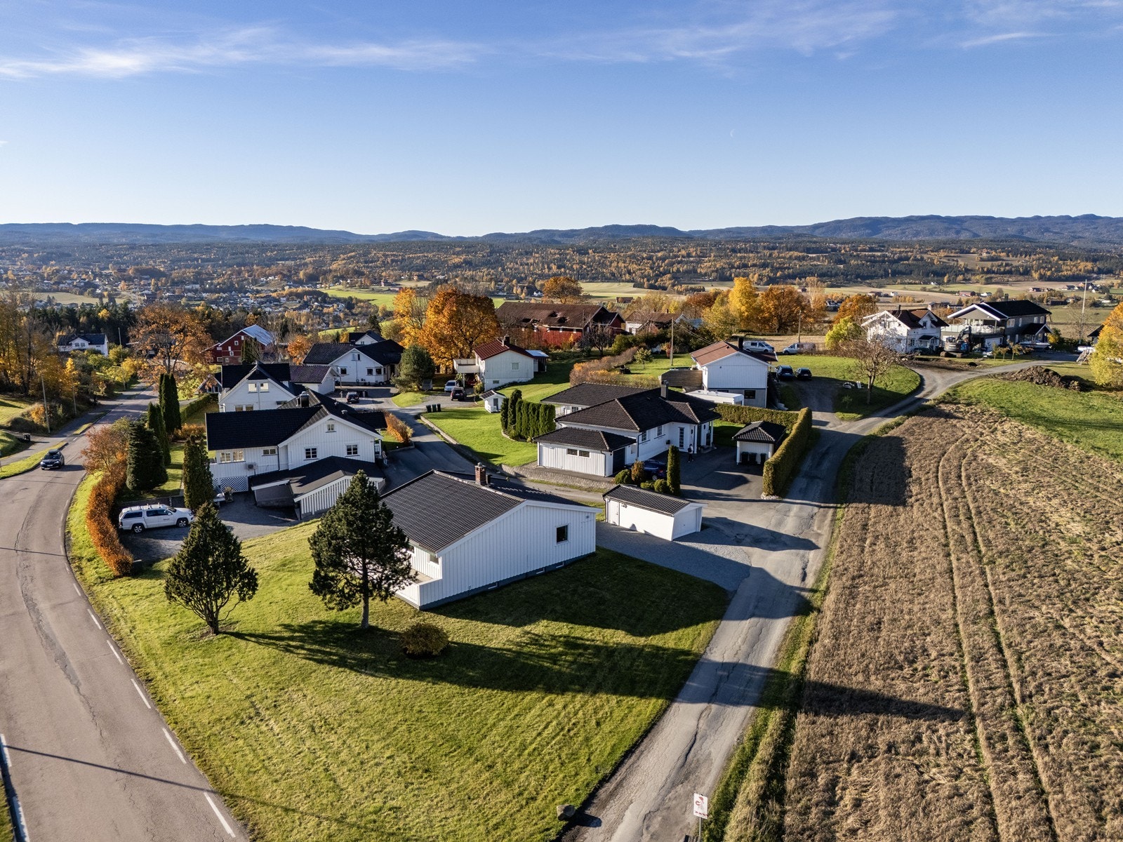 Oversiktsbilde over tomten og nærområdet Galleribilde