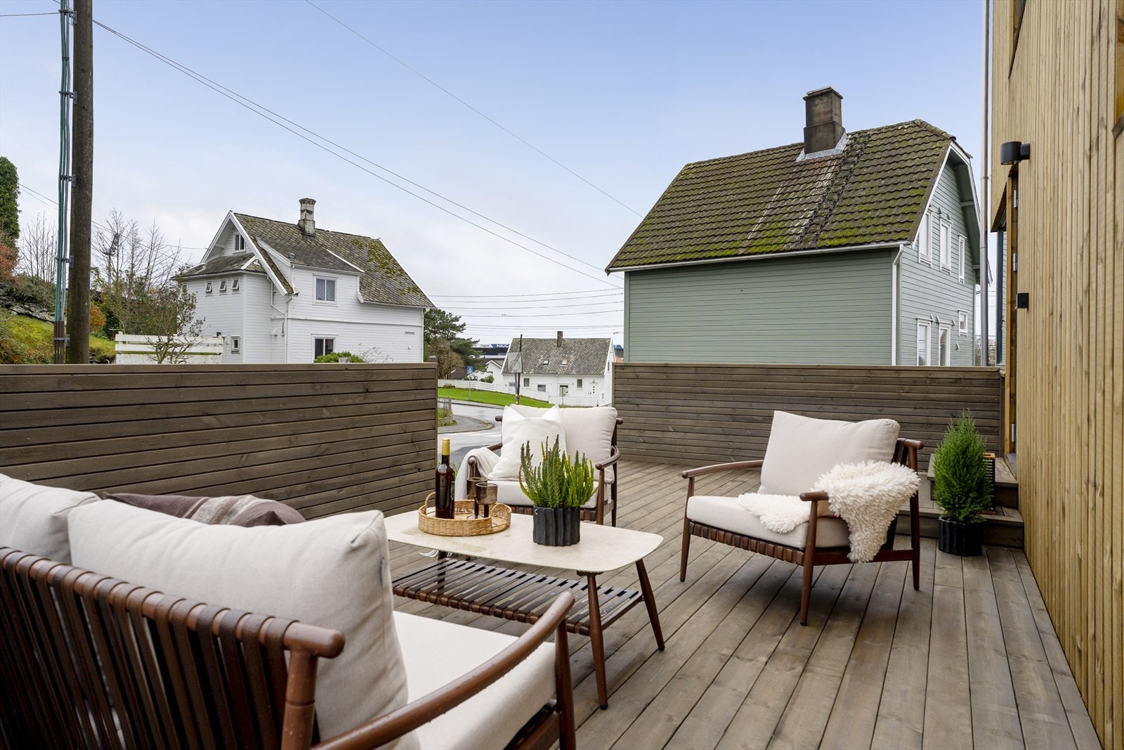 Gode solforhold og trapp ned til hagen Galleribilde