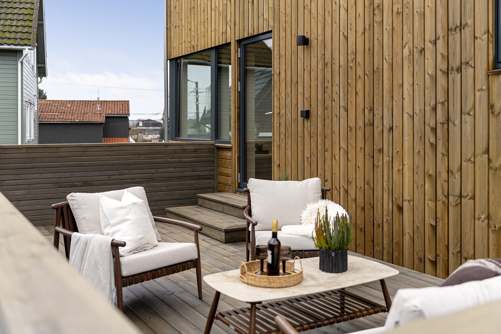 Gode møbleringsmuligheter med plass til stor sittegruppe Galleribilde