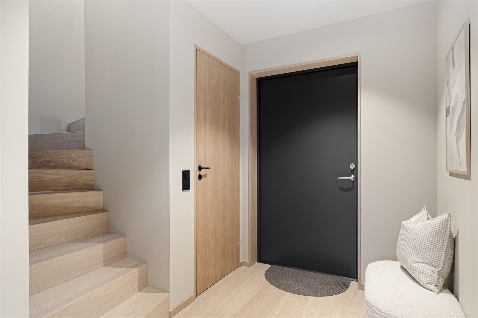 Plassbygget trapp til 2. etasje med grovbod under Galleribilde