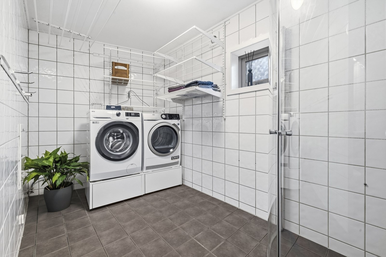 Det er opplegg for vaskemaskin og tørketrommel. Galleribilde