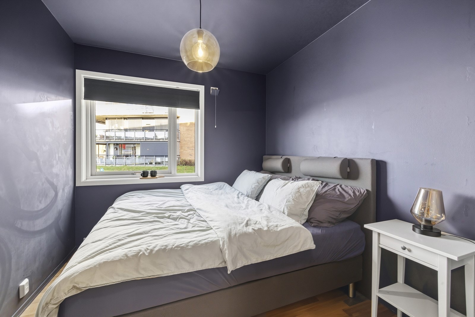 Soverom 2 har god plass til seng, skrivepult og garderobe. Galleribilde