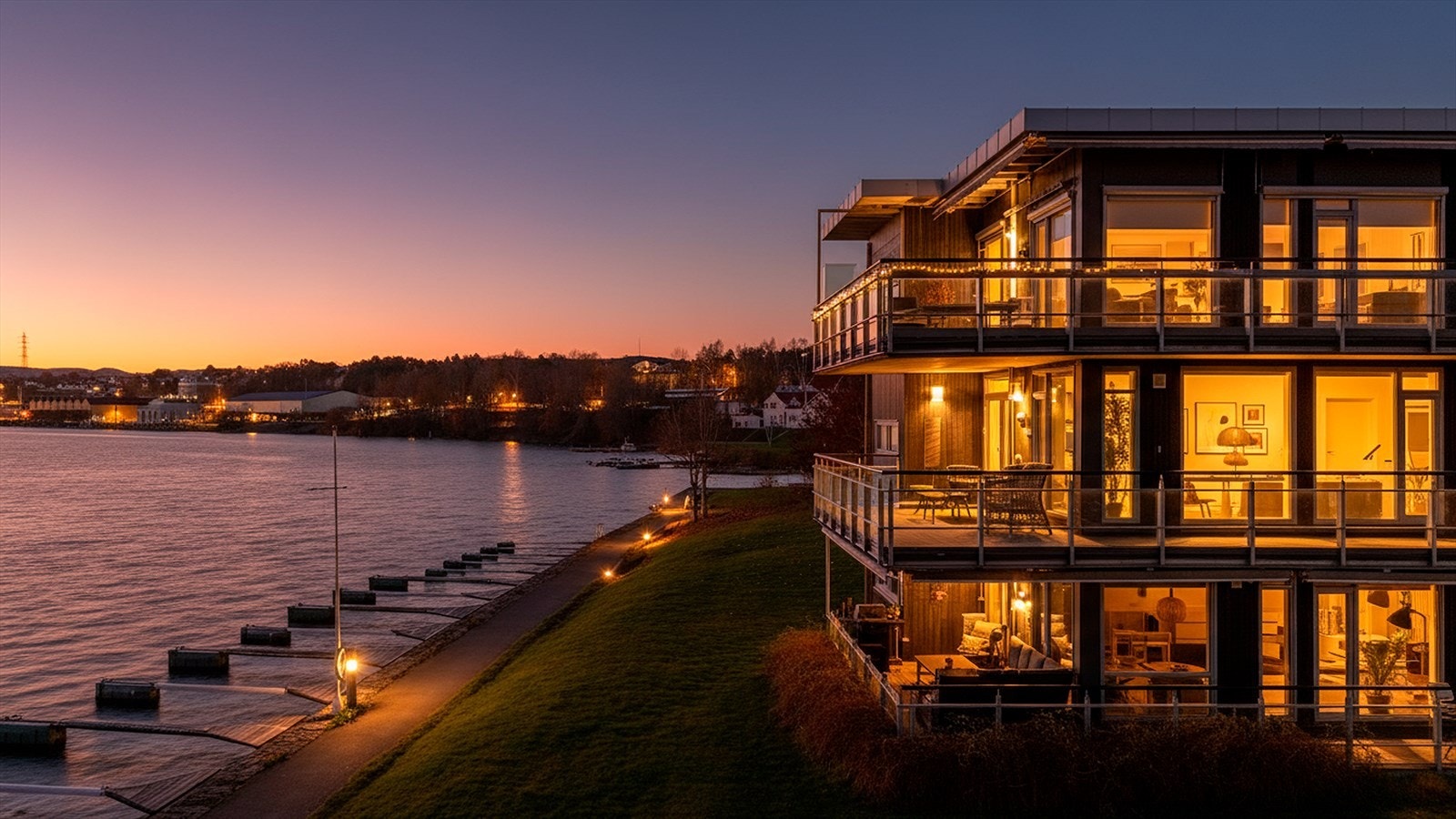 Leiligheten har en nydelig utsikt og svært gode solforhold fra morgen til kveld Galleribilde