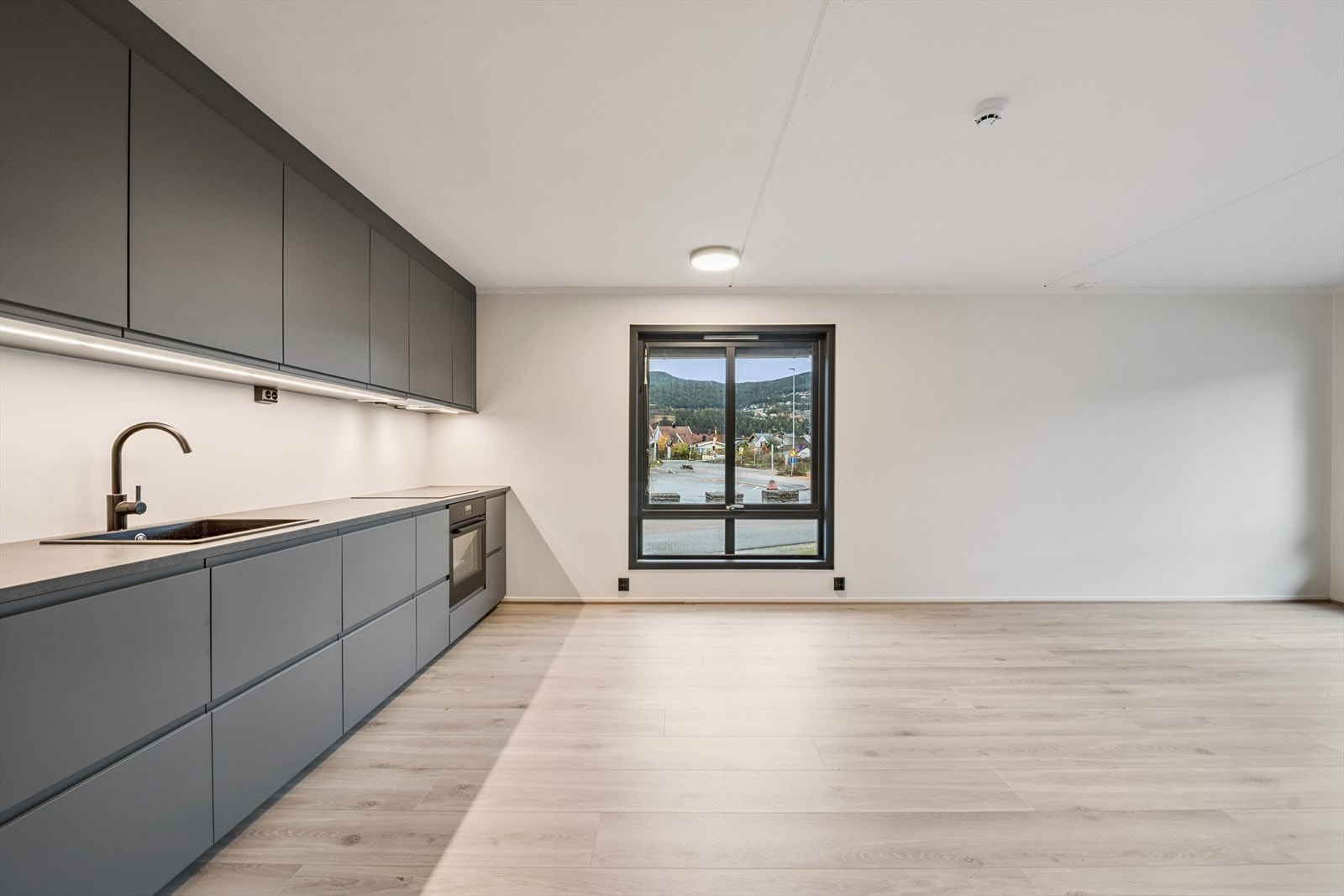 På kjøkkenet er det også plass til en hyggelig spisegruppe. Galleribilde