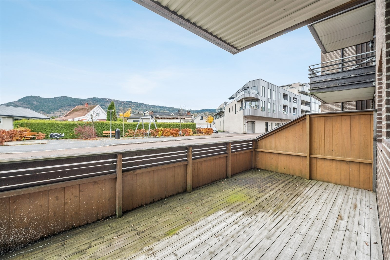 Balkong med god plass til utemøbler. Galleribilde