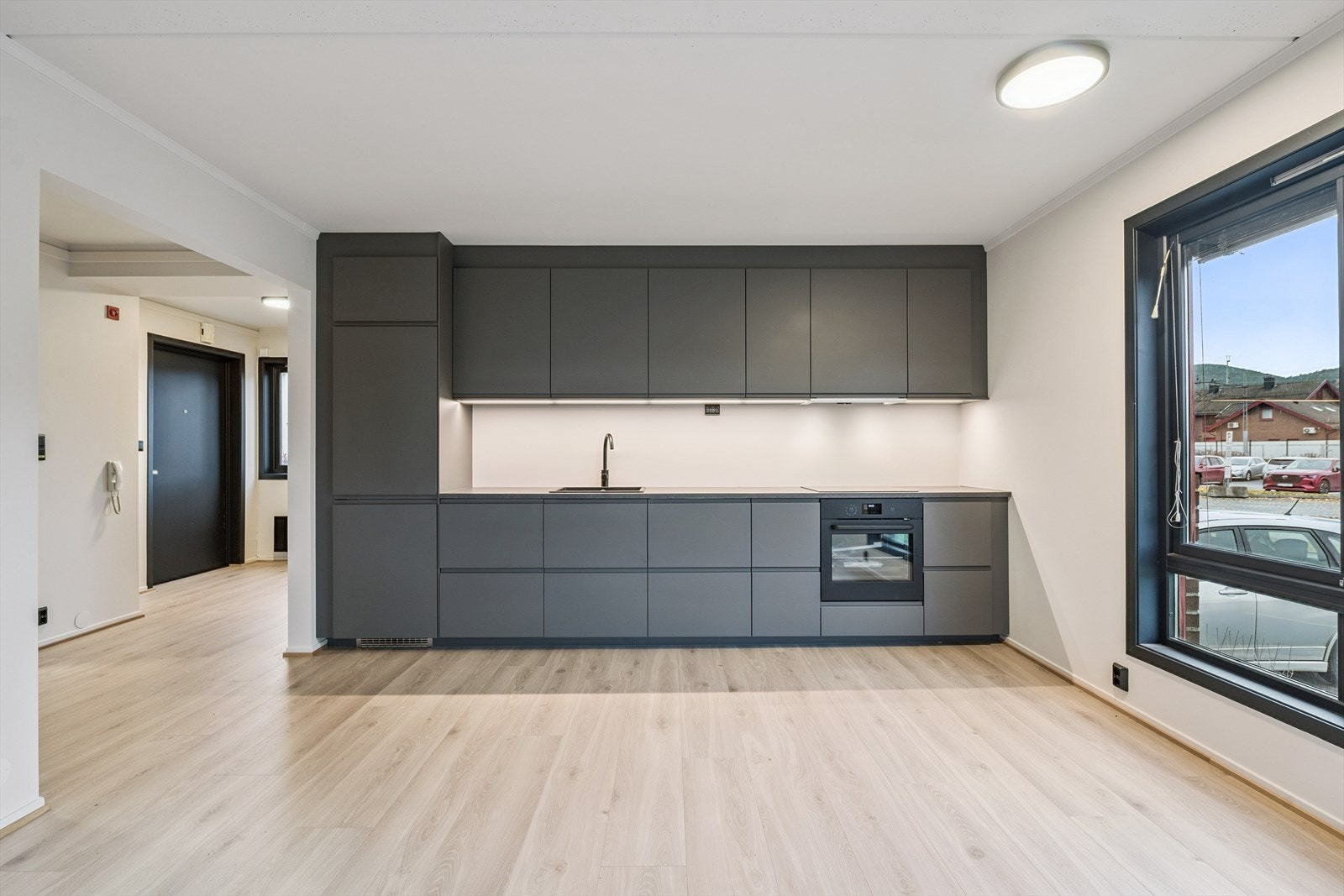 Kjøkkenet er nyoppusset fra 2023. Galleribilde