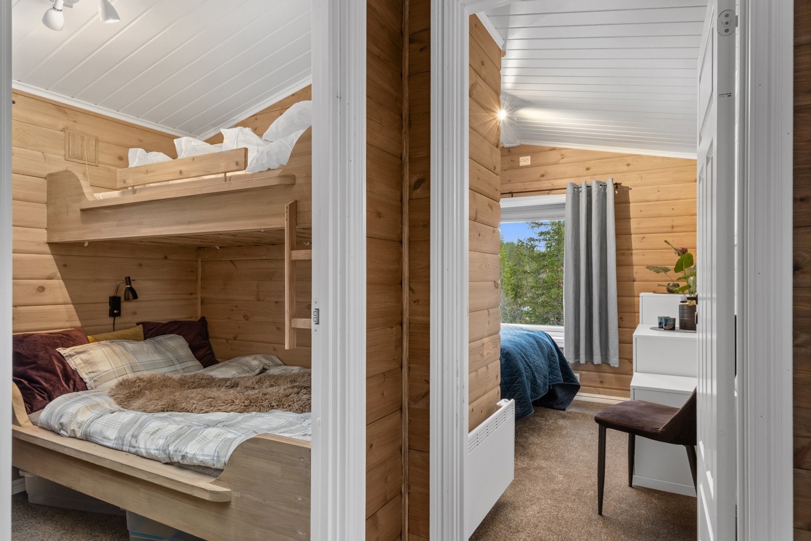 Det er 3 soverom med til sammen ca. 7 sengeplasser. Galleribilde