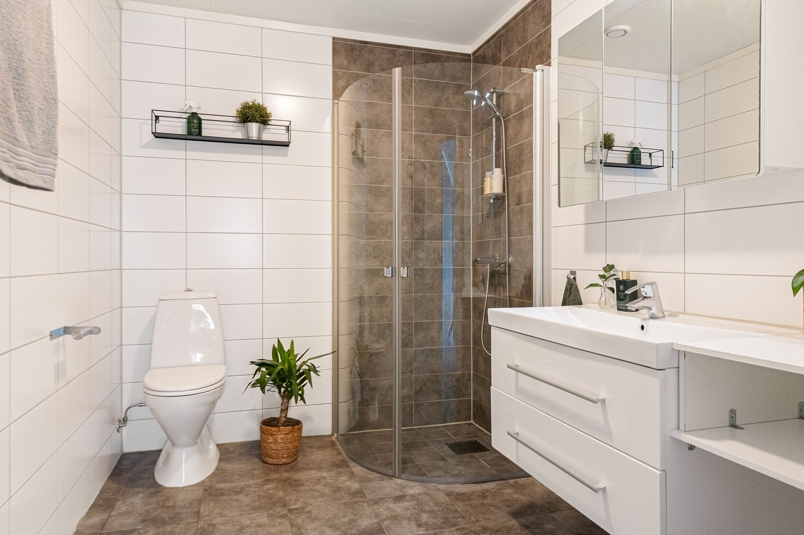 Flislagt baderom med gulvvarme. Galleribilde