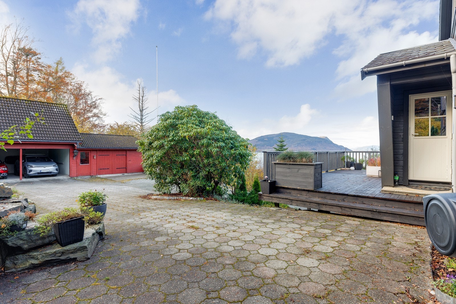 Romslig gårdsrom. Galleribilde