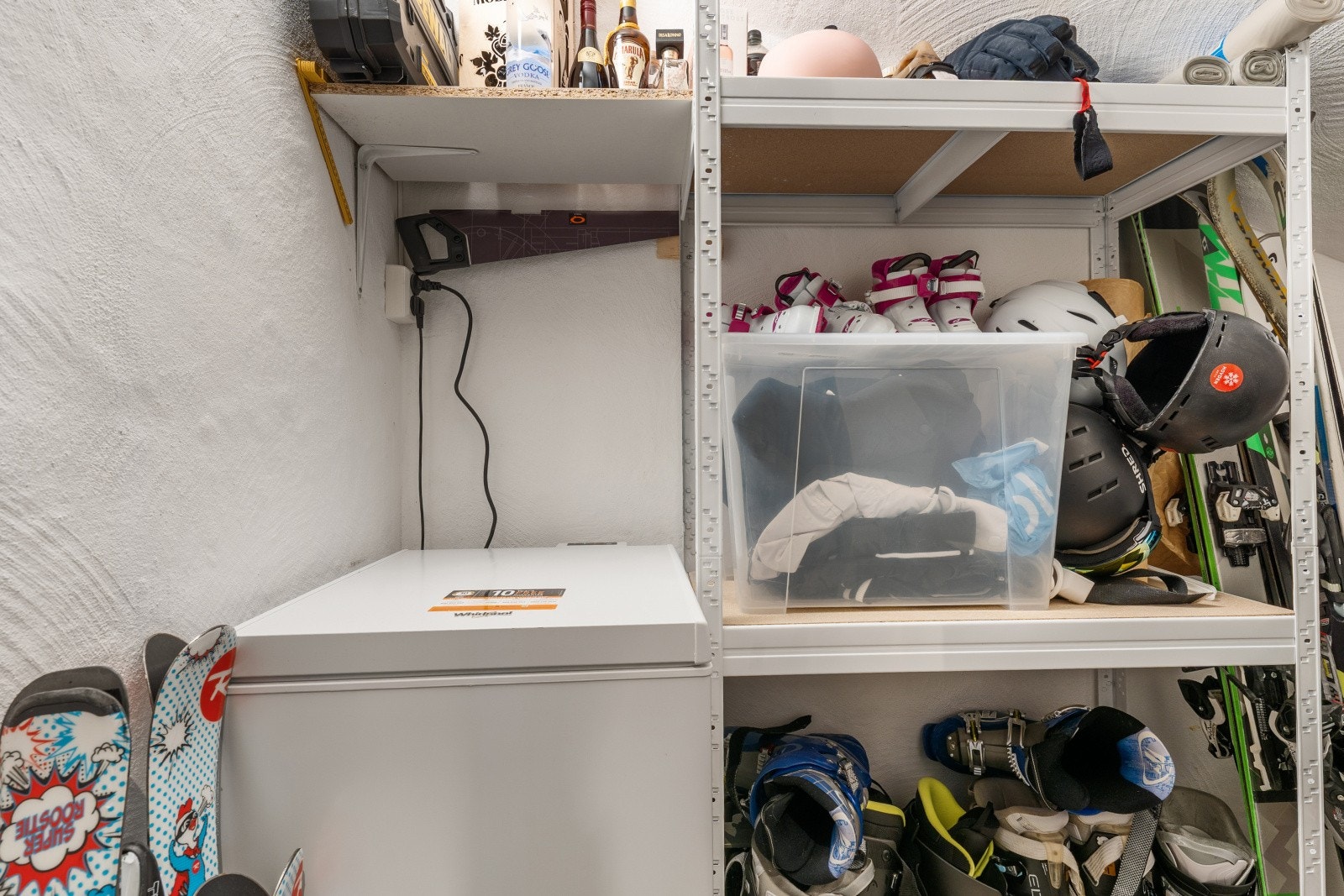 En romslig bod til utstyr i garasjekjeller medfølger. Galleribilde