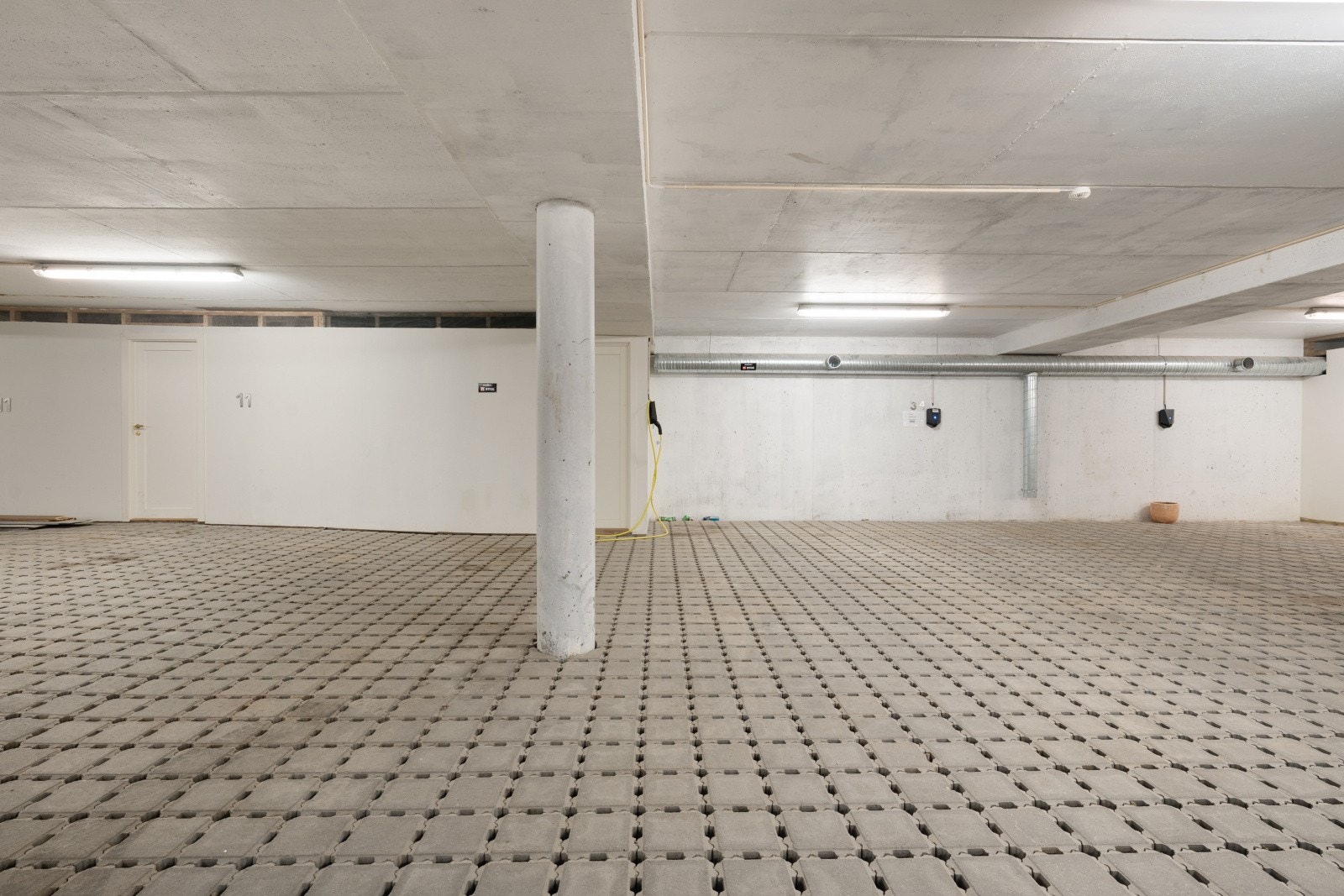 Medfølger 2 p-plasser med el lader. Galleribilde