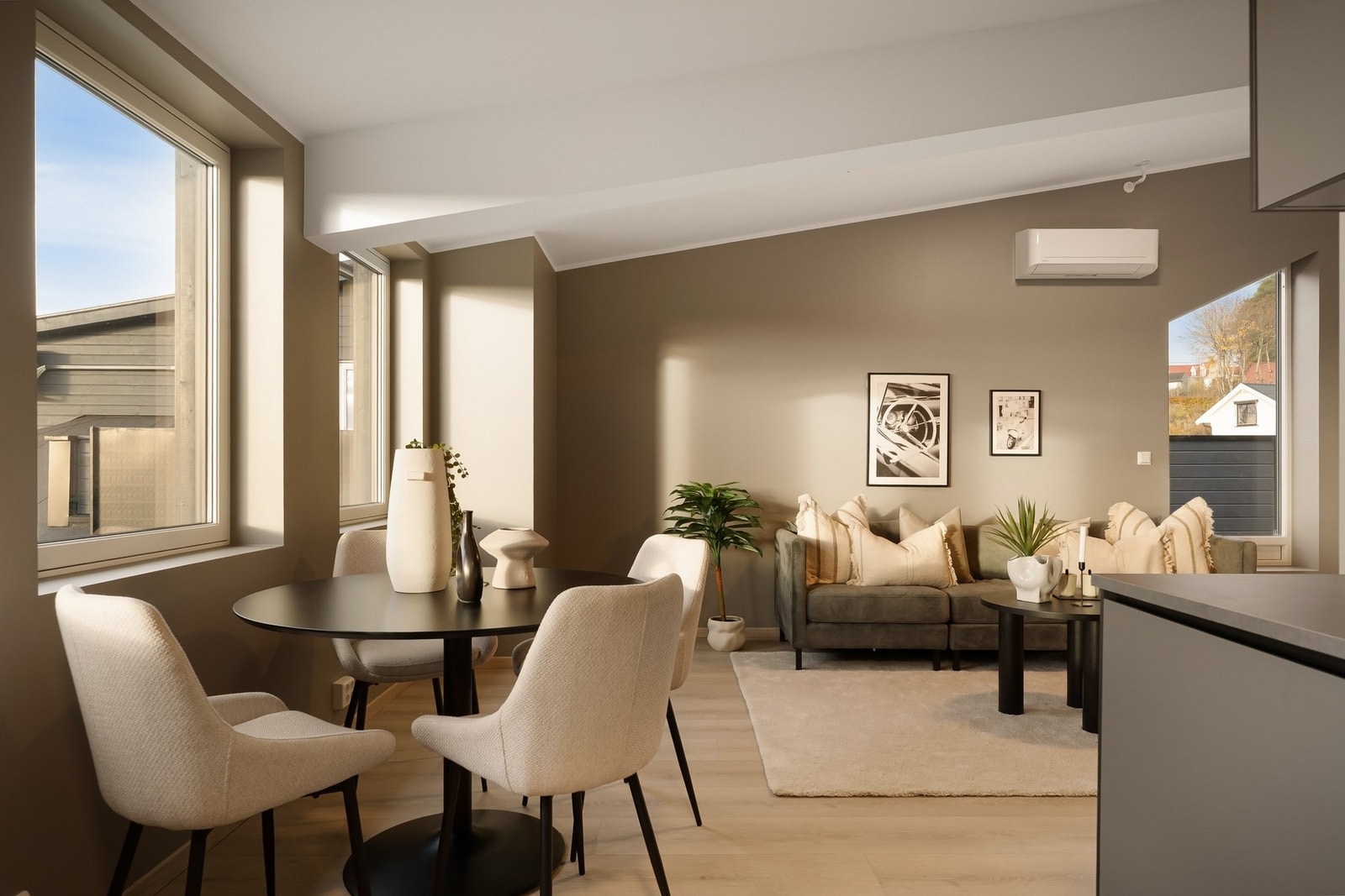 Stuen - fra kjøkkenet Galleribilde