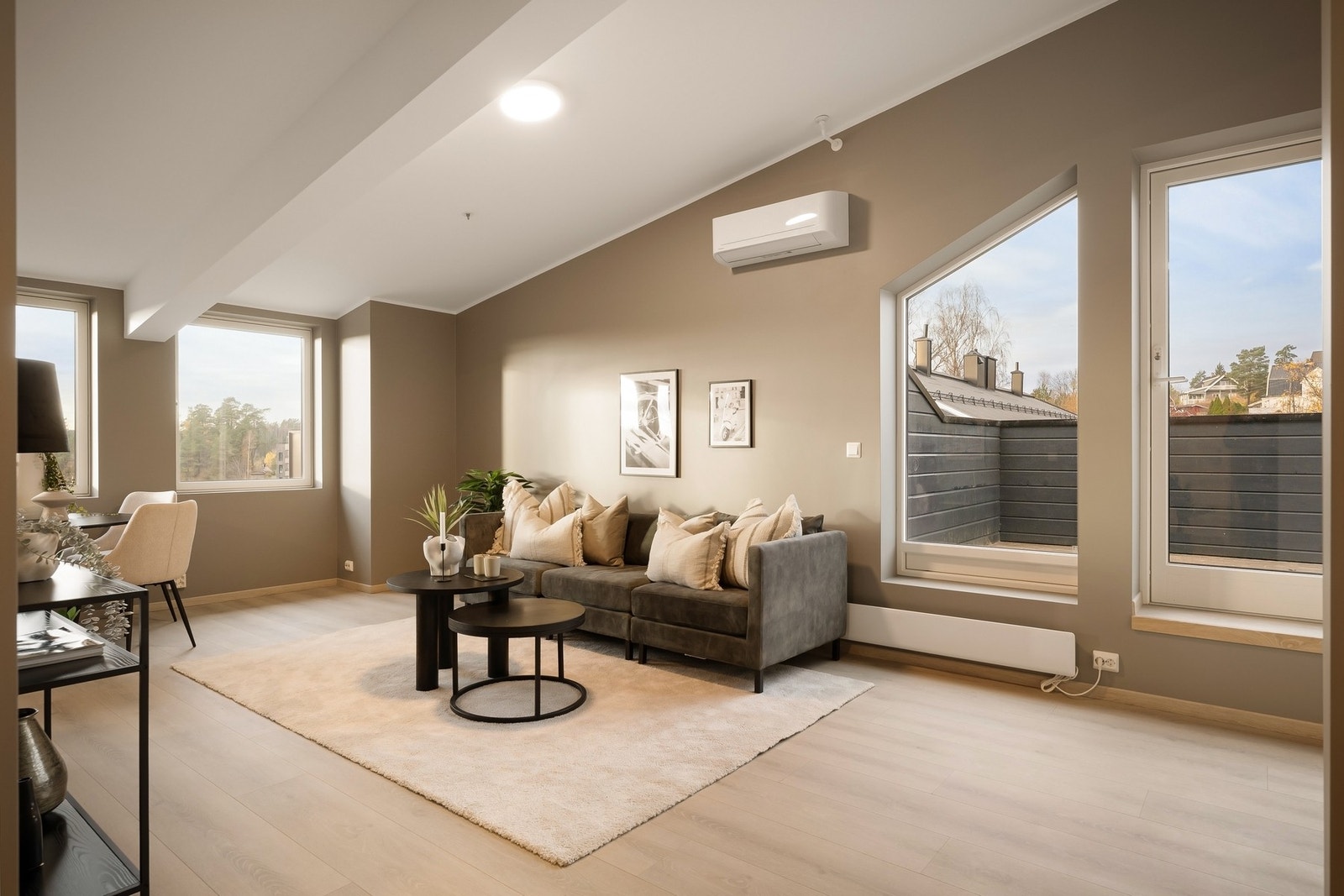 Stue - utgang til terrasse fra stuen Galleribilde