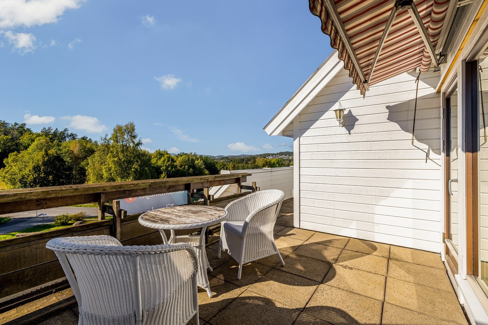 Fin utsikt fra leiligheten og gode solforhold Galleribilde