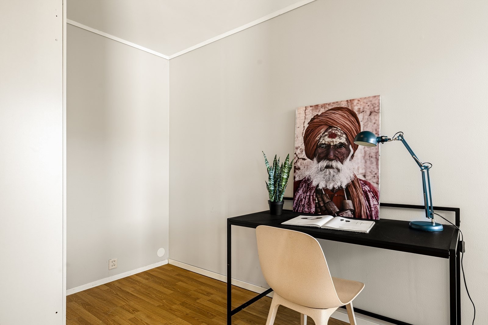 Soverom nr. 2 her innredet til kontor. Galleribilde